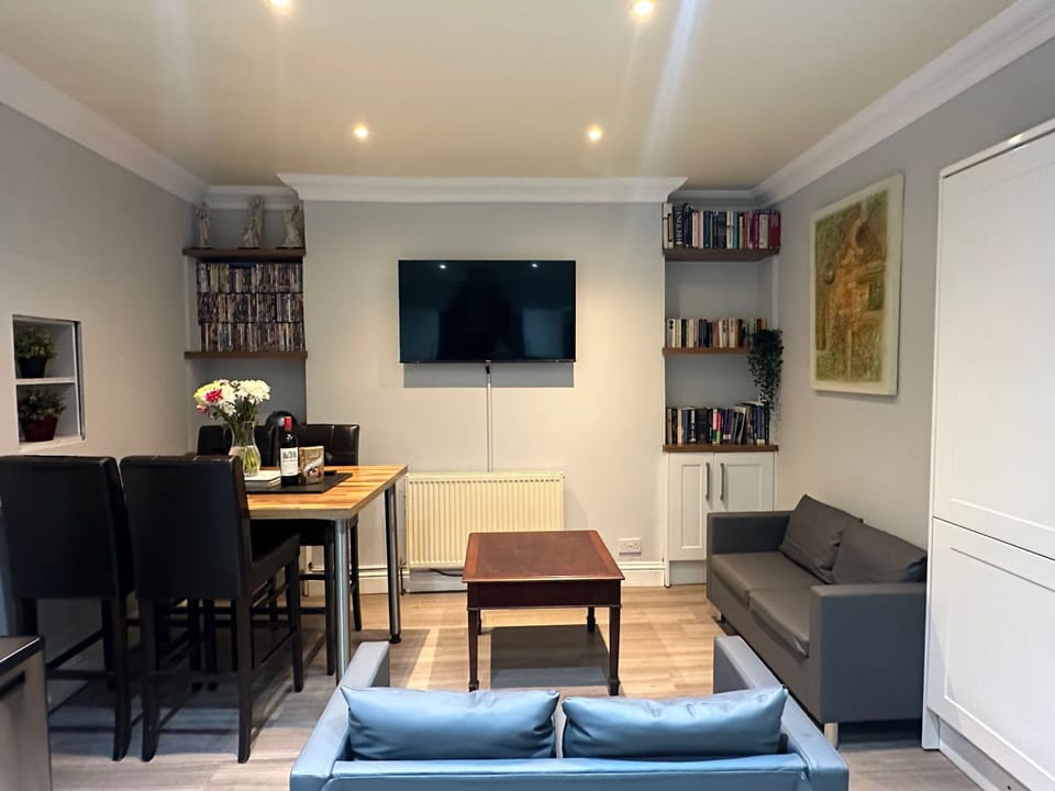 Living Room / Lounge