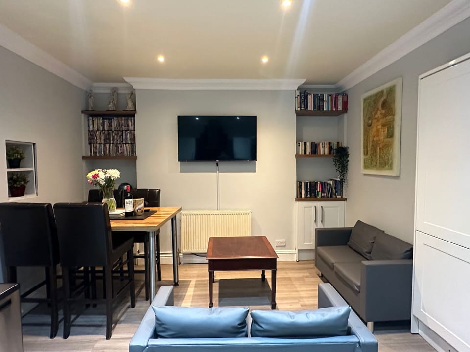 Living Room / Lounge