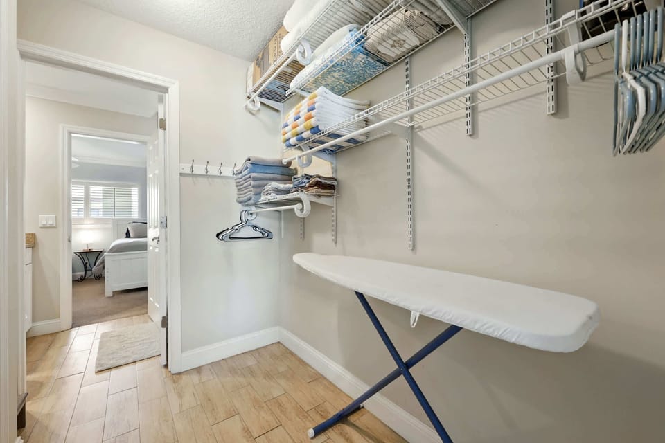 Jack & Jill ensuite bathroom with shower 