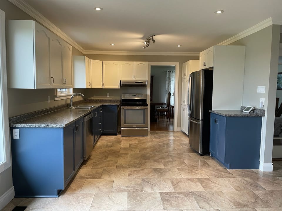 Fully equipped kitchen.