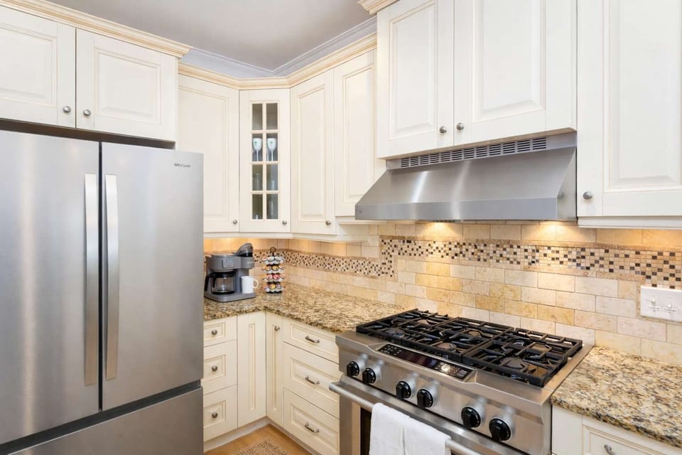 Gourmet kitchen with 6-burner stove - fully stocked, including blender, crockpot, spices, salt and pepper, ziplocs, foil, and more