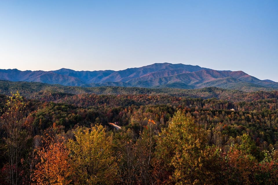 Take in the sweeping Smoky Mountain views as autumn colors blanket the treetops—this peaceful cabin offers front-row seats to nature’s changing season.
