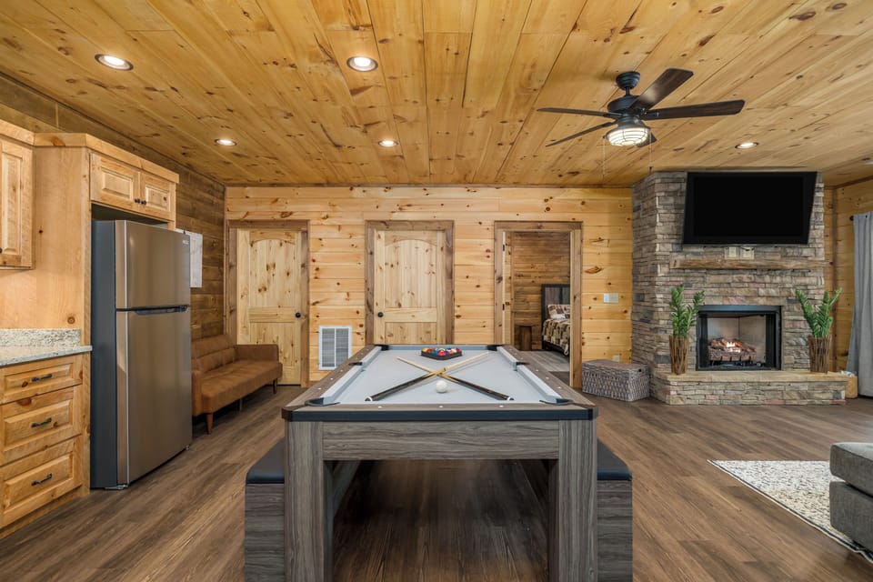 Game Room / Pool Table / Fireplace