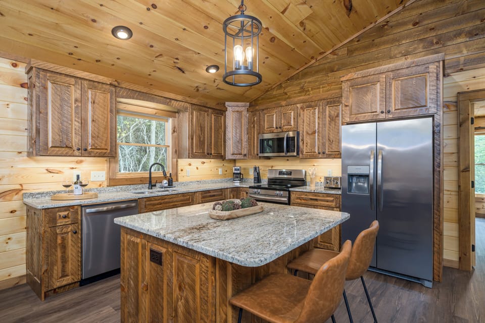 Private Kitchen / Dishware & Flatware