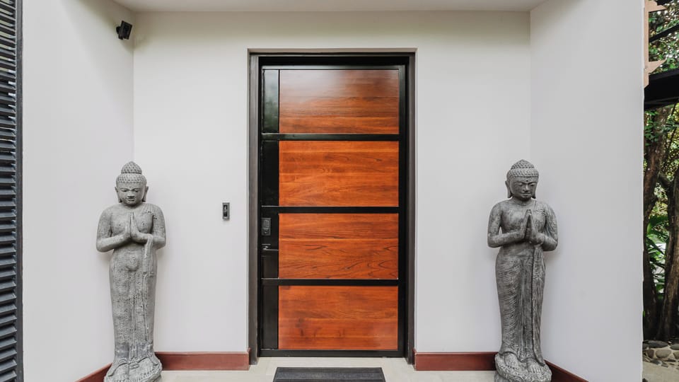 Beautiful Monkitail Retreat entrance
