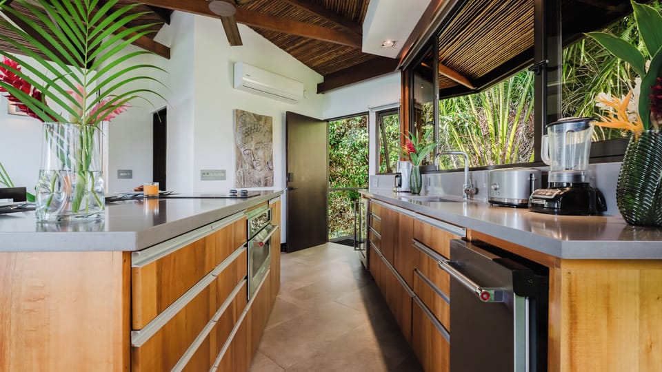 Full kitchen with appliances