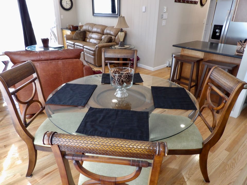 Comfortable table seating for four, plus two more at the counter