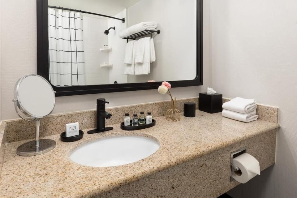 Get ready smoothly with generous counter space and essentials.