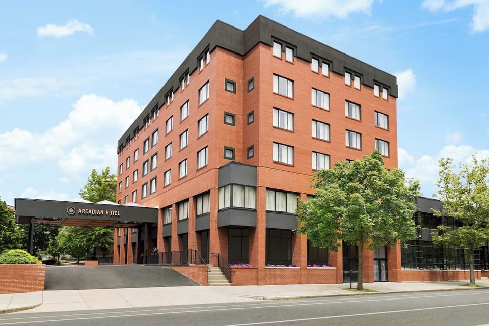 Arrive with ease at this modern, welcoming city hotel.