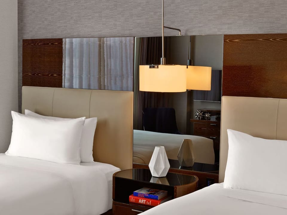 2 Double size beds
