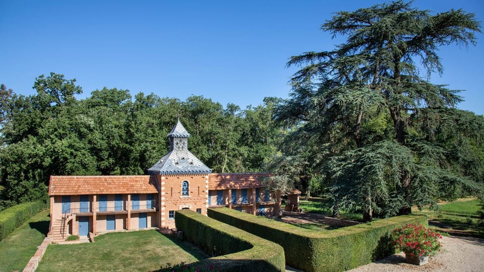 Domaine du Buc - Gite du pigeonnier  - Vue de la terrasse du chateau