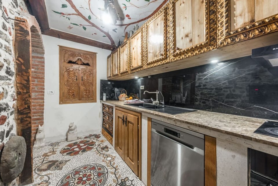 Fully-equipped kitchen