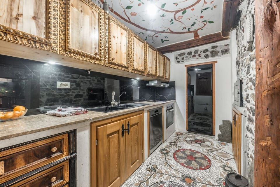 Fully-equipped kitchen