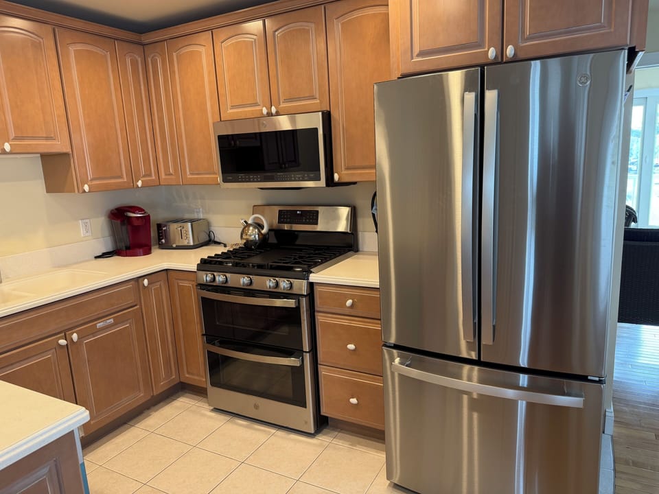 Full Kitchen - All stainless steel appliances - View 2