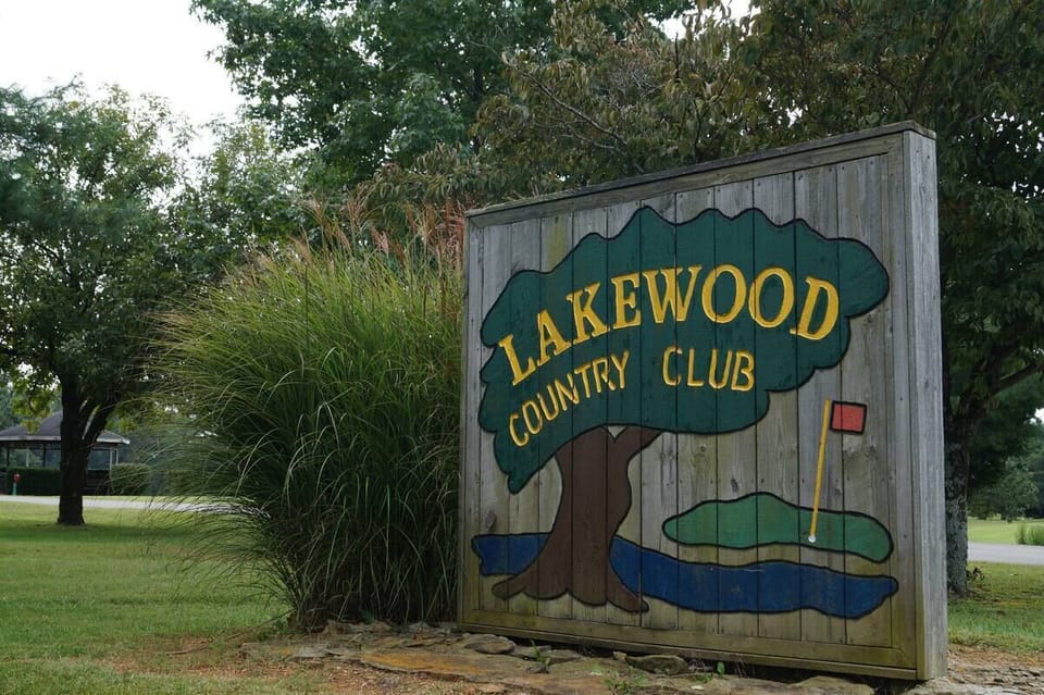 Lakewood Country Club just 3 miles away.