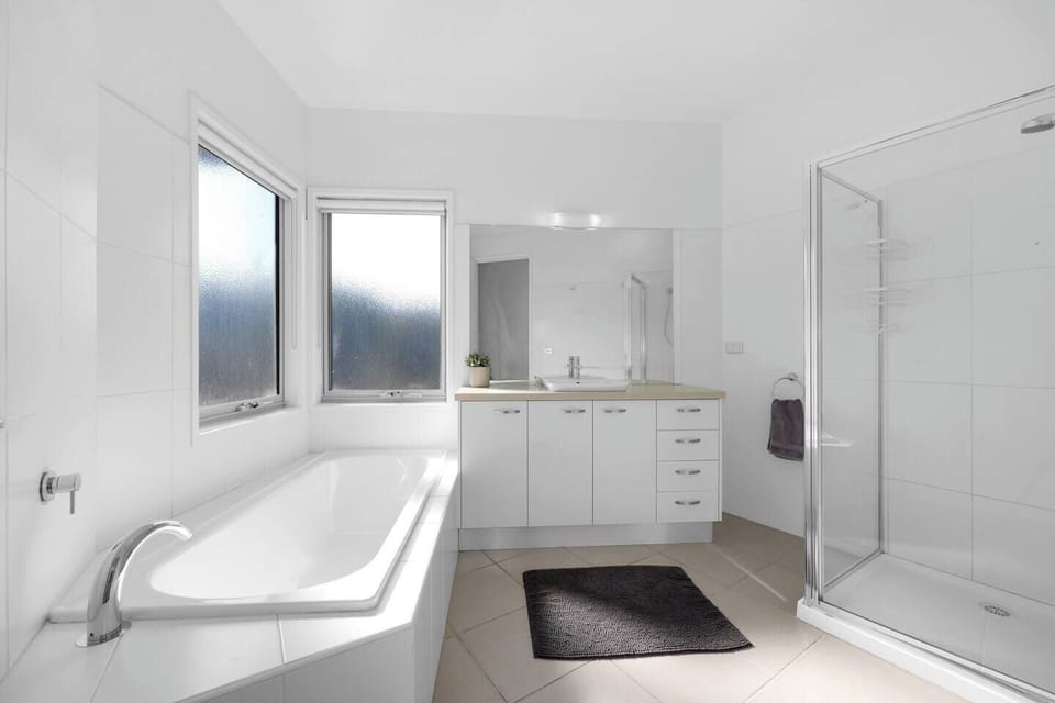 Bottom House - Bathroom