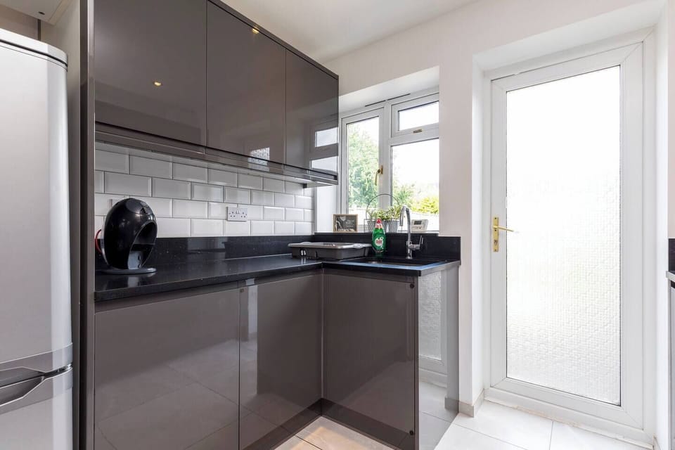 Spacious fully equipped kitchen (4)