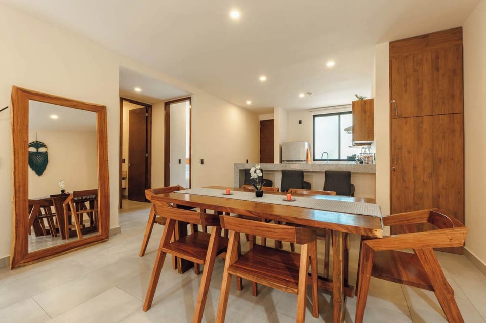 Comedor para 6 personas, con acceso directo a cocina 