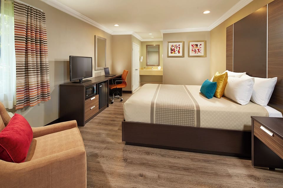 Unit with 1 King Bed. Exact unit assigned upon arrival
