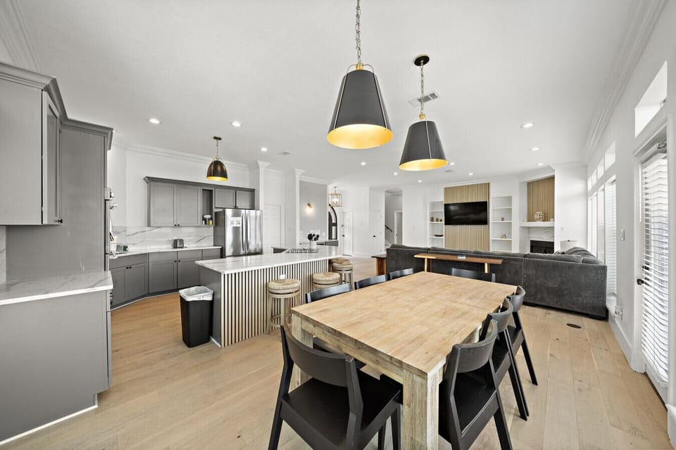 This dining area is located off the kitchen