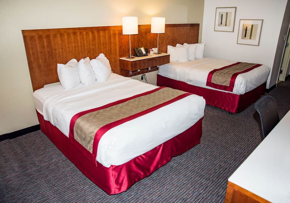 Comfortable Unit with 2 Queen size beds