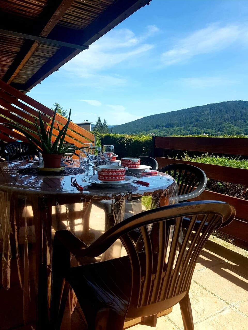 Outdoor dining