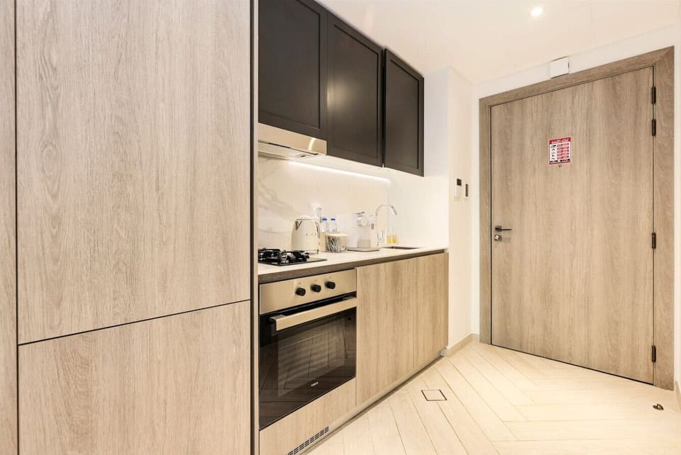 Kitchen: Sleek cabinetry and modern appliances await your culinary adventures in Dubai!