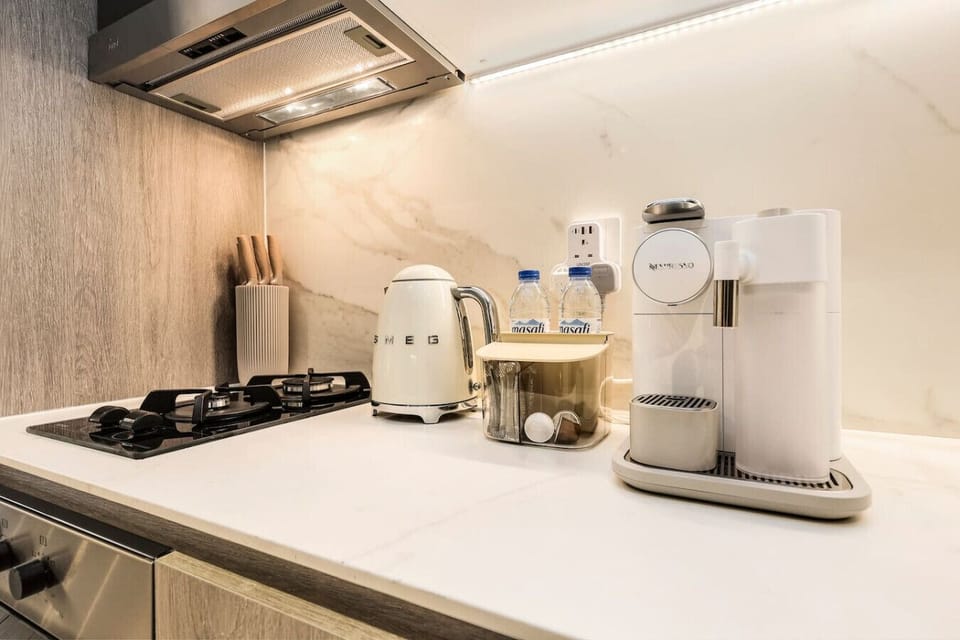 Gourmet Kitchen: Sleek marble countertops and top-notch appliances for culinary adventures!