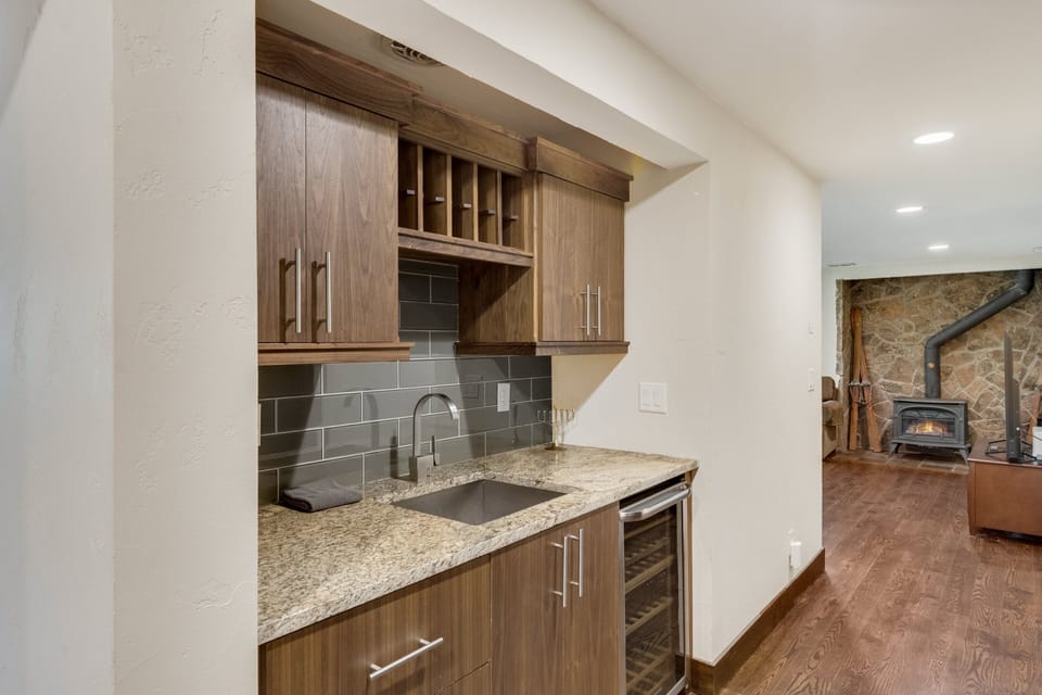 Right Side Wet Bar