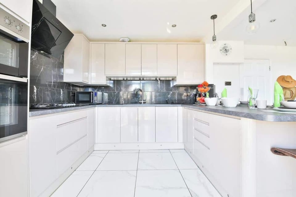 Well-equipped kitchen 