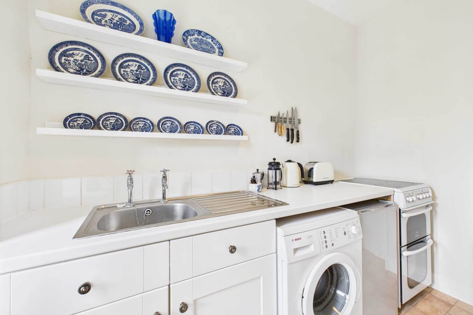 Bell Cottage, Kirknewton - Host & Stay