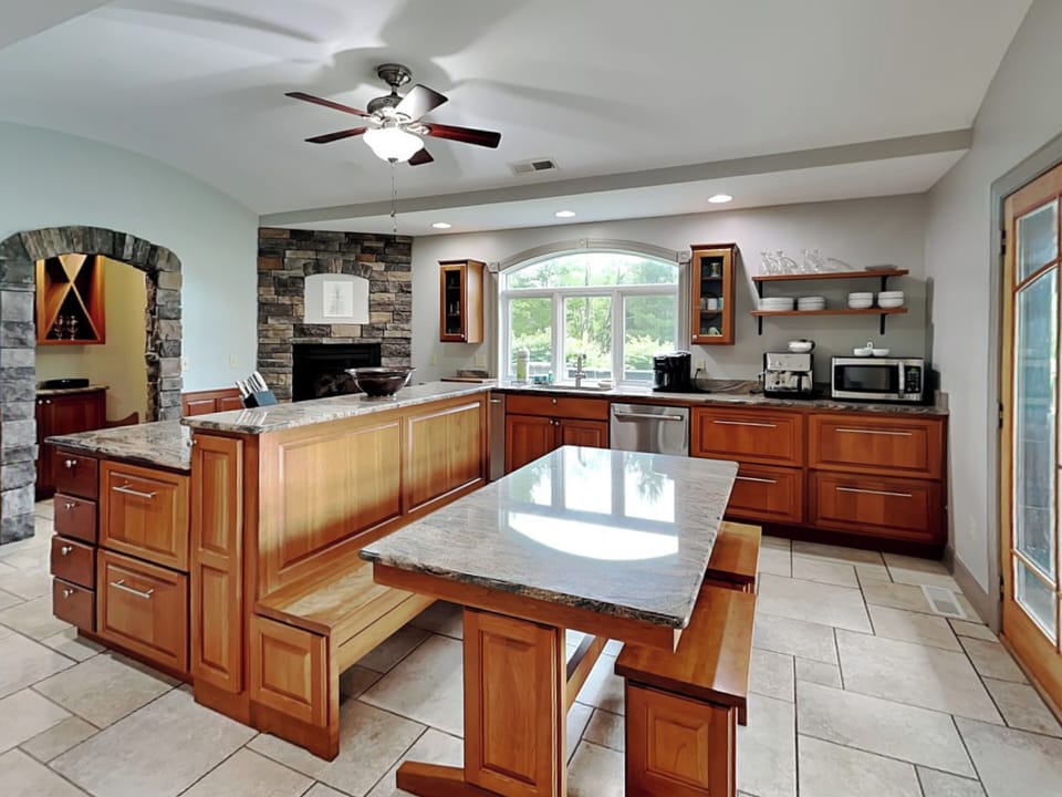 Eat-In Gourmet Kitchen