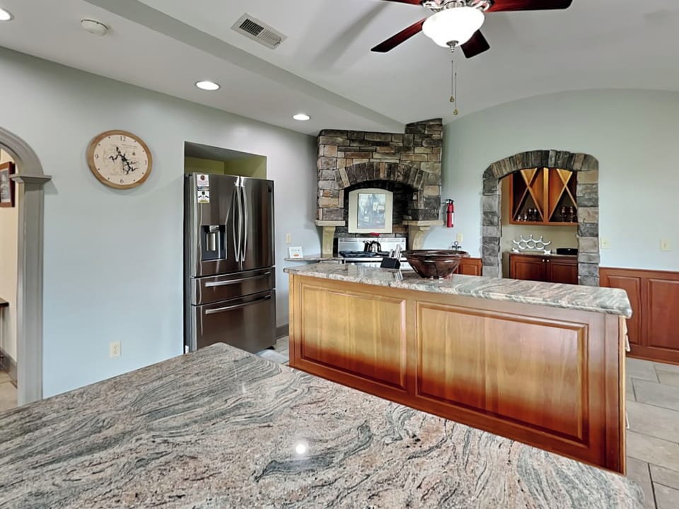 Eat-In Gourmet Kitchen