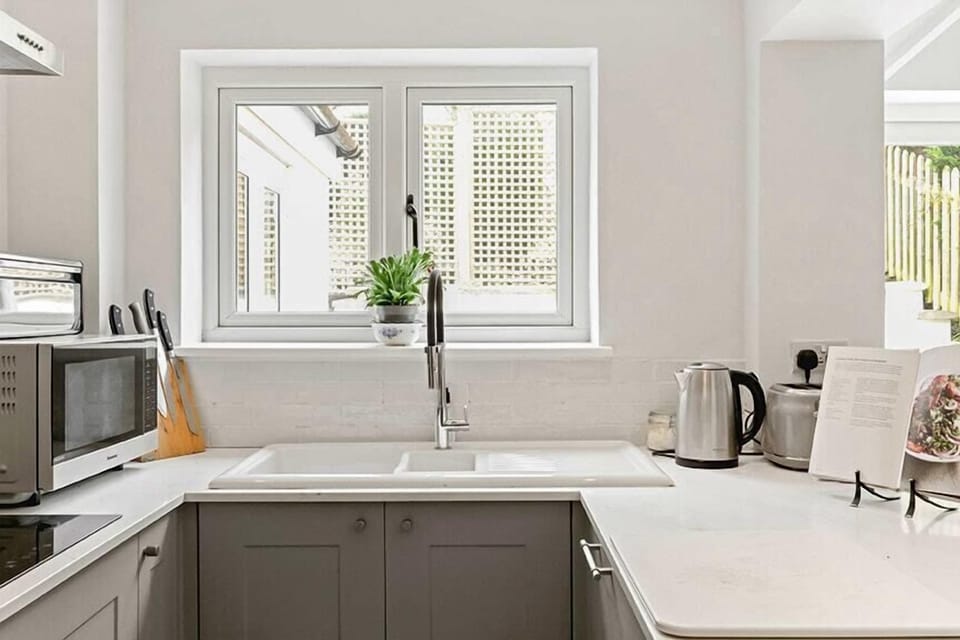 Well-equipped kitchen for family meals