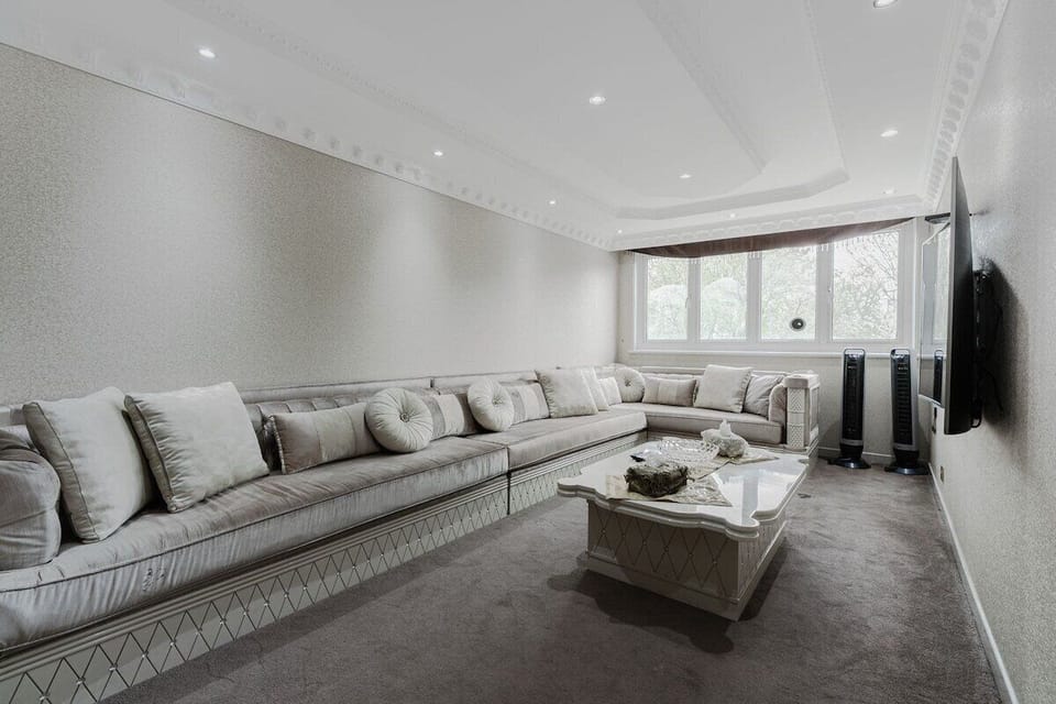 Living Room / Lounge