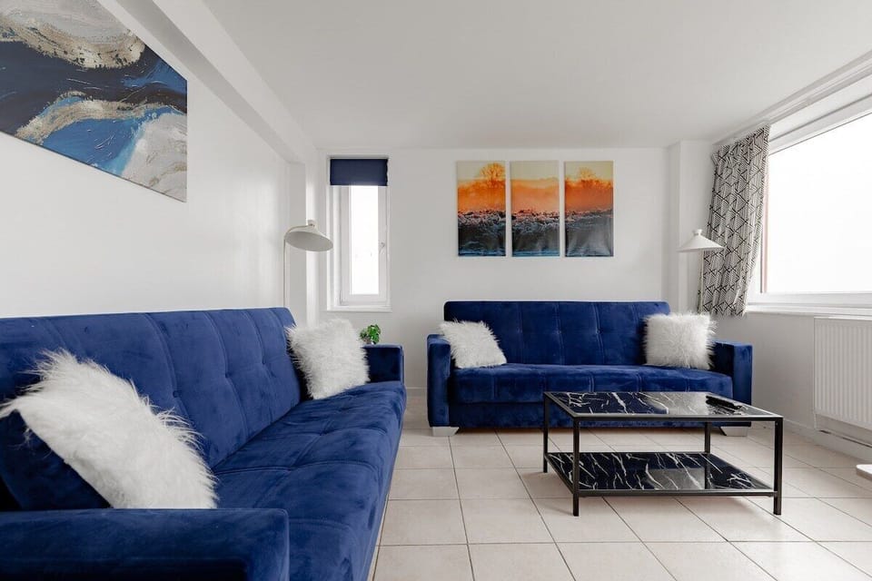 Living Room / Lounge