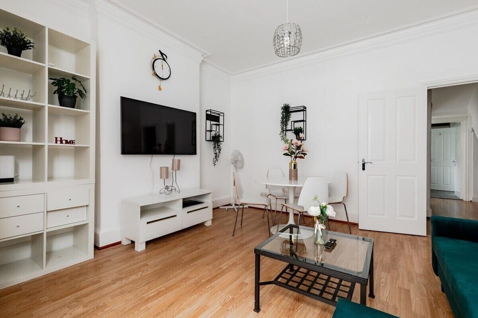 Living Room / Lounge
