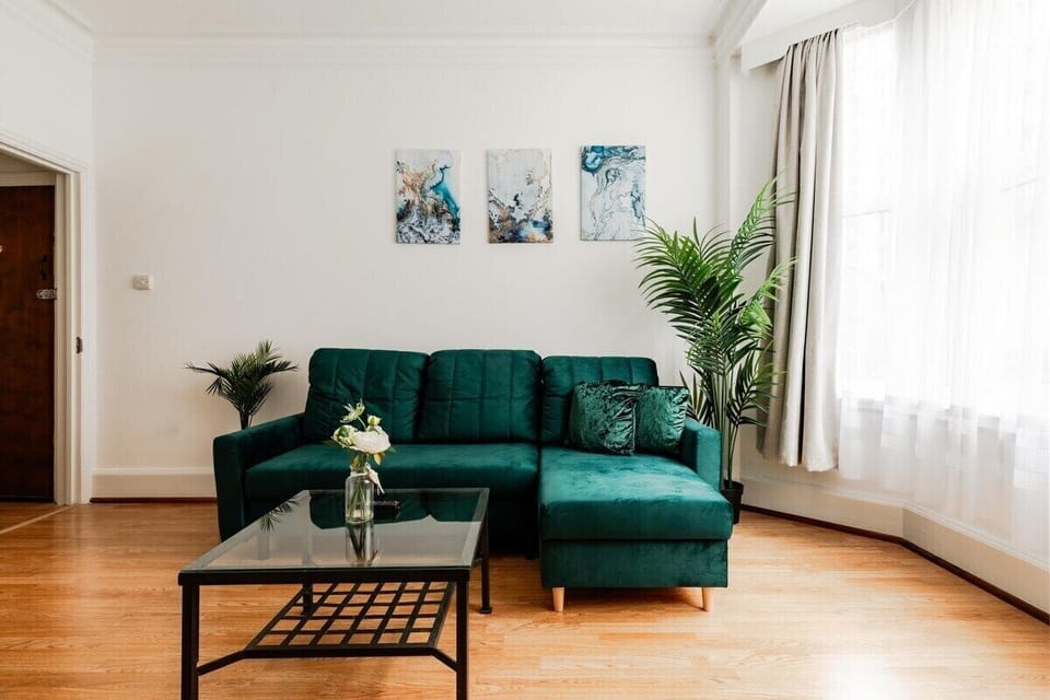 Living Room / Lounge