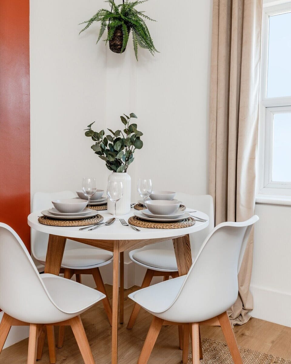 Dining / Restaurant