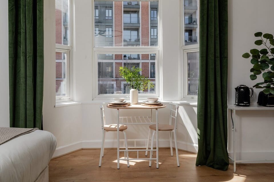 Dining / Restaurant