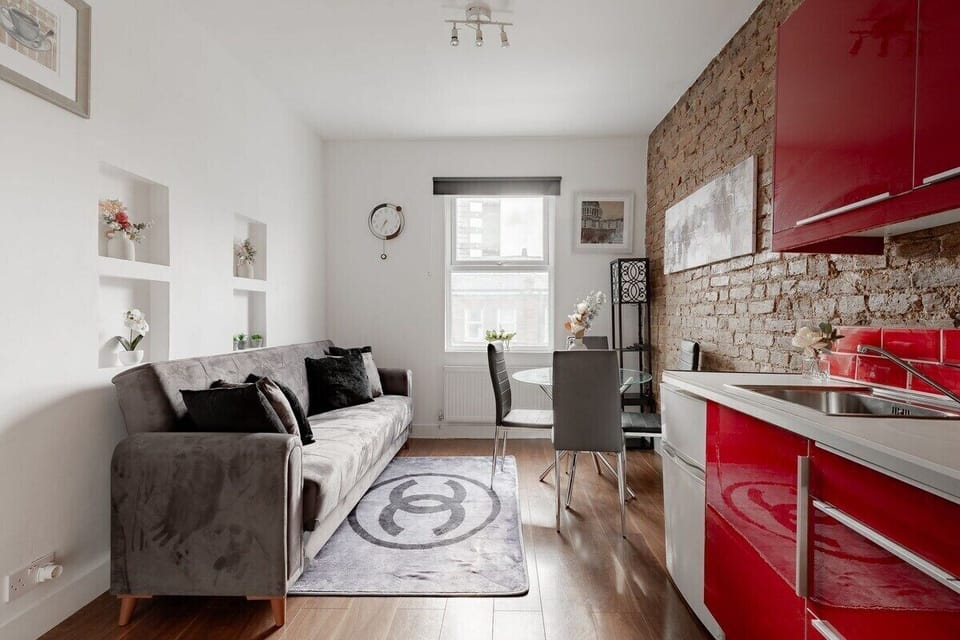 Living Room / Lounge
