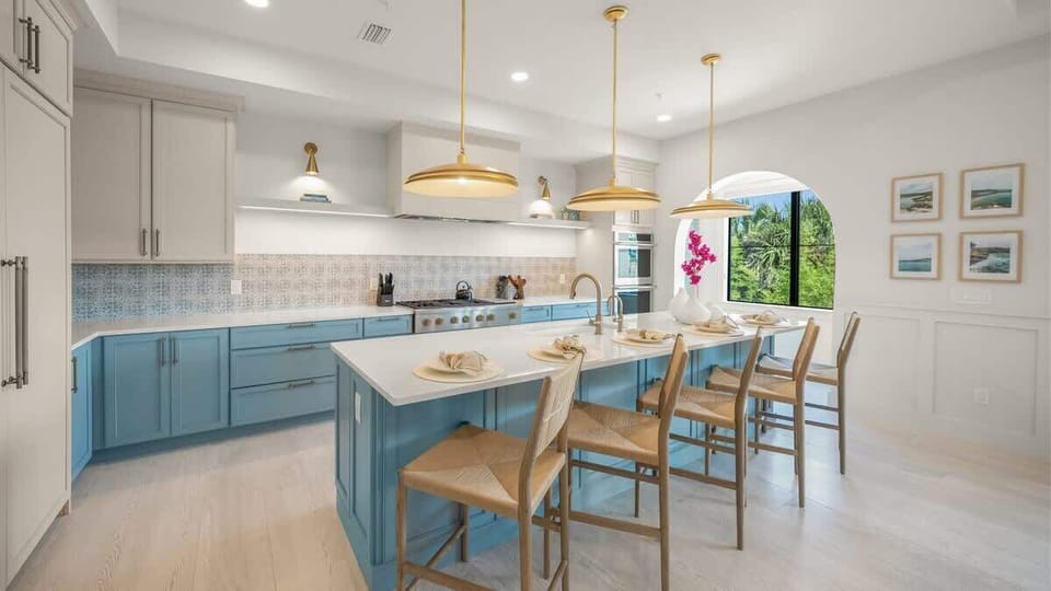 Kitchen - Oversized Refrigerator - (2) Dishwashers, Double Ovens, &amp; Large Gas Stove - Bar Seating for 6