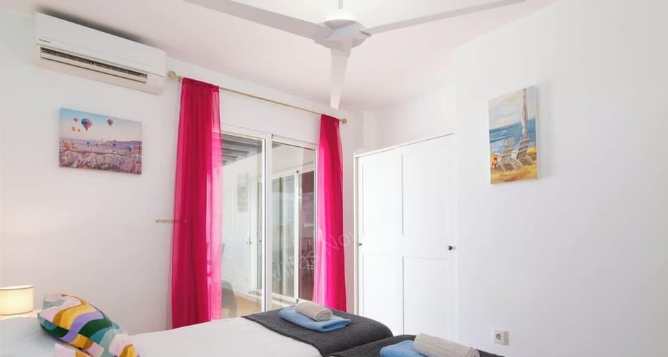 Casa Blanca - Twin Bedroom with Air Conditioning