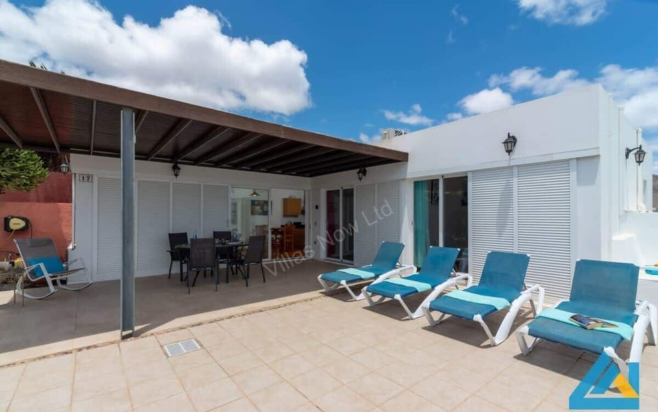 Casa Blanca - Terrace & Sun Loungers 