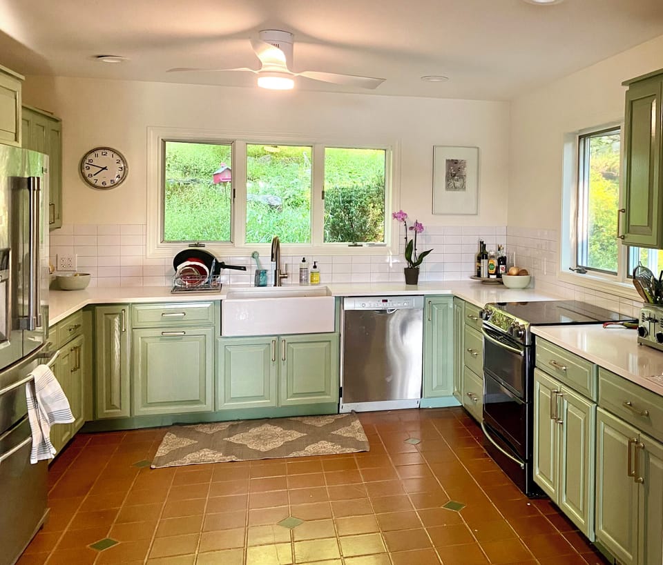 Fully equipped big and bright kitchen