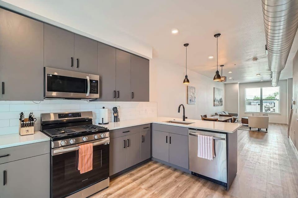 Spacious, fully equipped kitchen with modern appliances