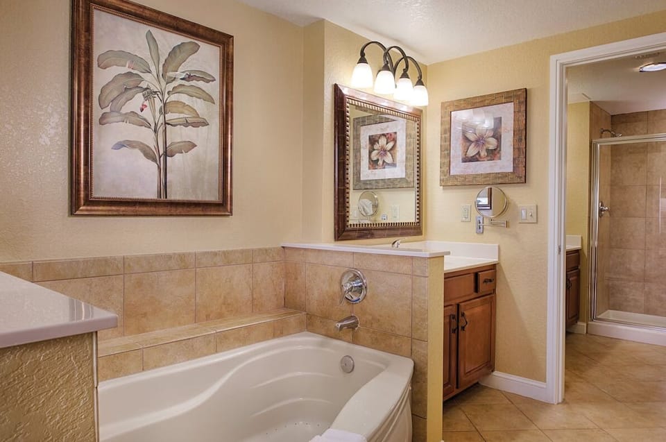 *Pictures are examples. We cannot guarantee unit layout or view*
