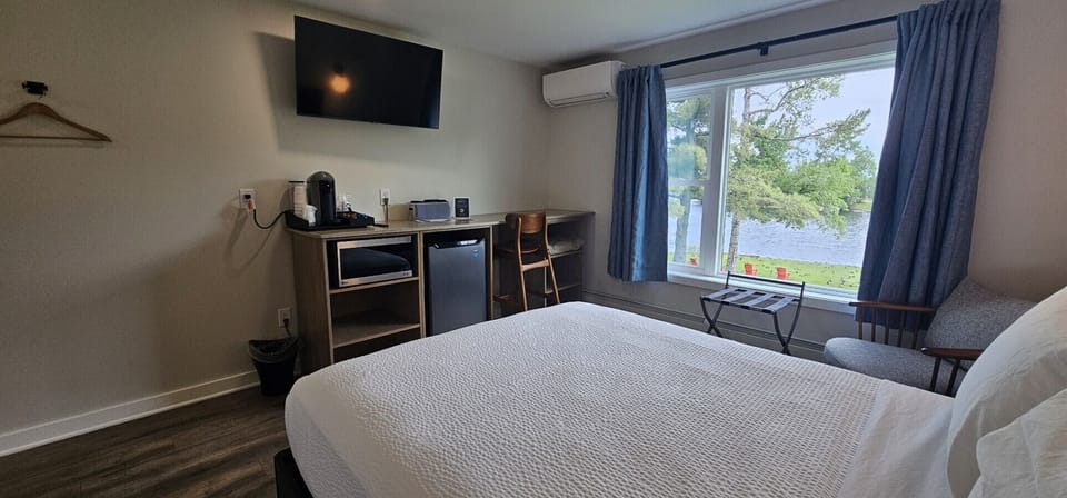 Microwave and fridge combo makes your stay hassle-free