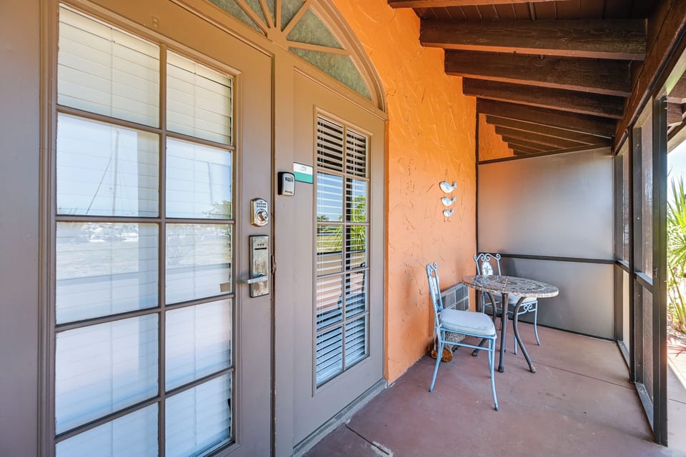 Screened Porch | Entry