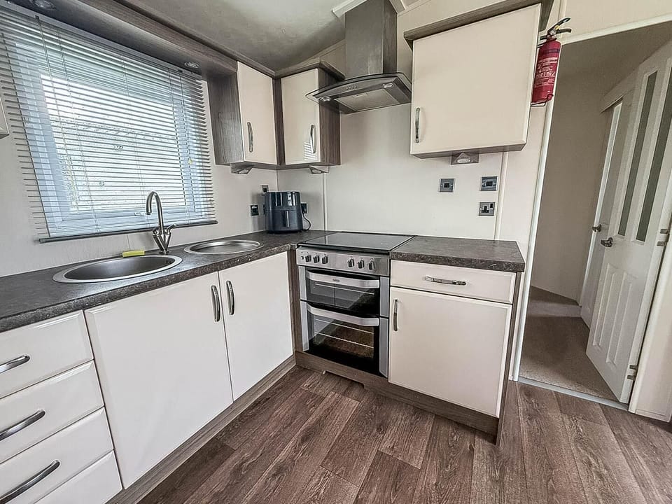 Treat your loved ones to a memorable family caravan holiday at Broadland Sands, where you can unwind in a cosy living room in a caravan after exploring the best of Lowestoft East Anglia.